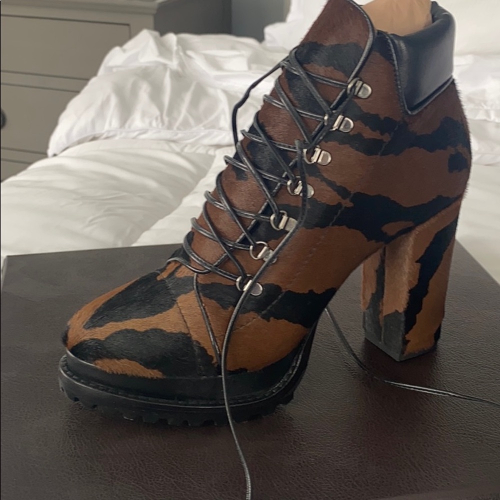 Moving sale
